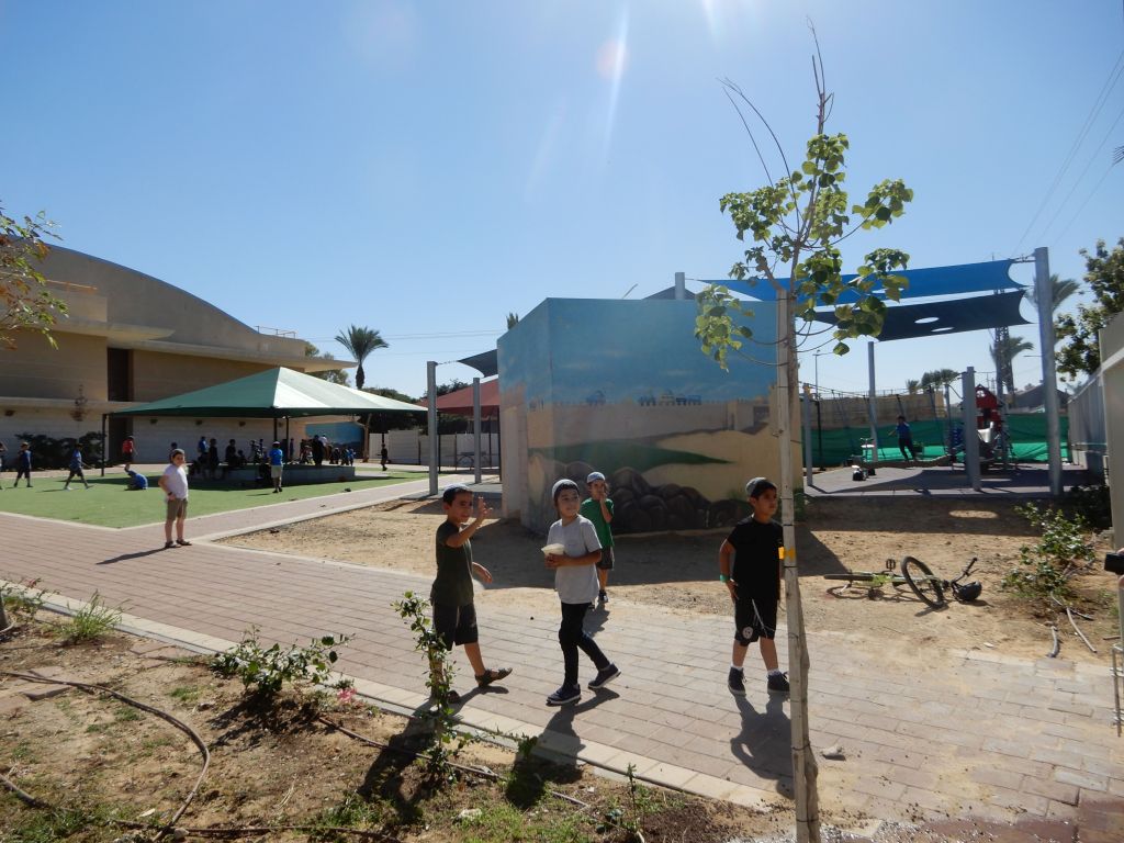 Una "migunit" en el patio de una escuela en Ashkelon