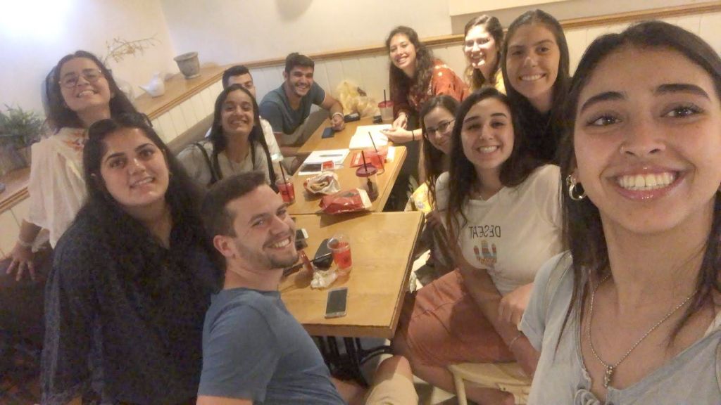 Todos los israelíes que estuvieron el año pasado en Uruguay, reunidos en Israel con algunos de los que les sucedieron en la shlijut Todos los israelíes que estuvieron el año pasado en Uruguay, reunidos en Israel con algunos de los que les sucedieron en la shlijut