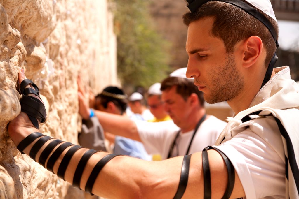 Orando junto al Kotel, el Muro de los Lamentos (Foto: Noam Chen) Orando junto al Kotel, el Muro de los Lamentos (Foto: Noam Chen)