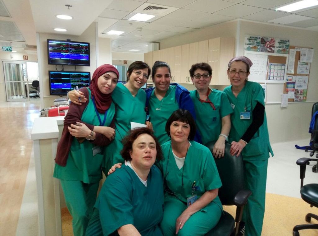 Con compañeras de trabajo en el servicio de siempre, antes y después del departamento de Coronavirus