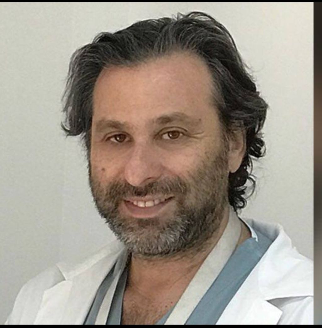 El Dr. Alejandro Roizentul, argentino-israelí, Director de la Unidad de Cirugía Maxilo-Facial en el Hospital Ziv de Safed.Otro latinoamericano destacado en la atención a los heridos de la guerra en Siria.