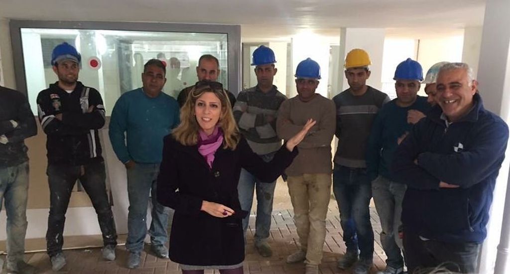 Traduciendo a trabajadores palestinos en un encuentro en Israel