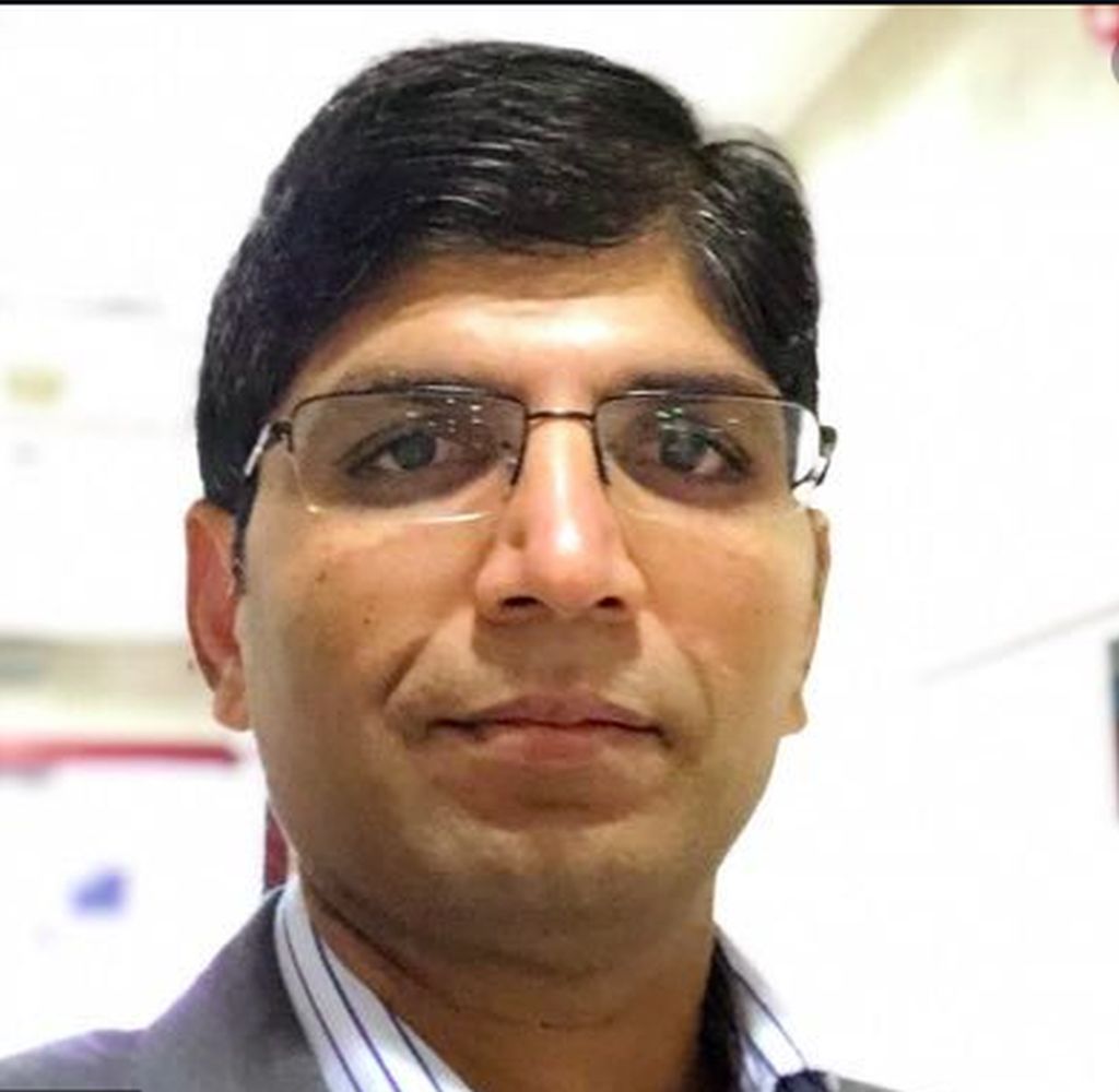 El Dr. Kesava Ramakrishnan del Centro Médico Sheikh Khalifa de Abu Dhabi