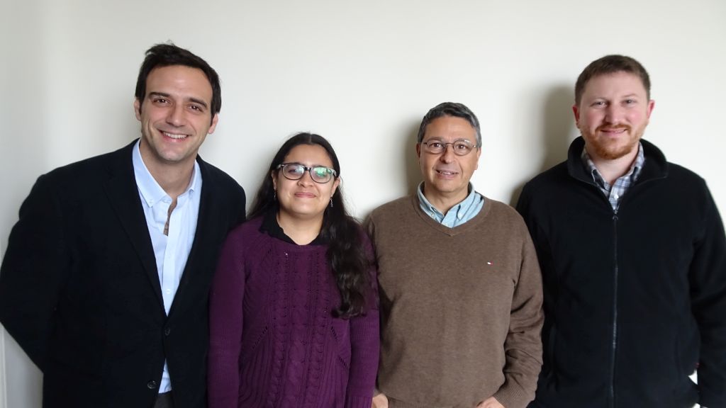 De izquierda a derecha: el Director del Departamento de Humanidades de la UCU, la encargada de los aspectos organizativos de la cátedra Maybeth Garcés, el Director del Instituto de Sociedad y Religión dentro del Depto de Humanidades Dr. Néstor Da Costa y Shai Abend, nuevo director de la Cátedra Permanente de Judaísmo