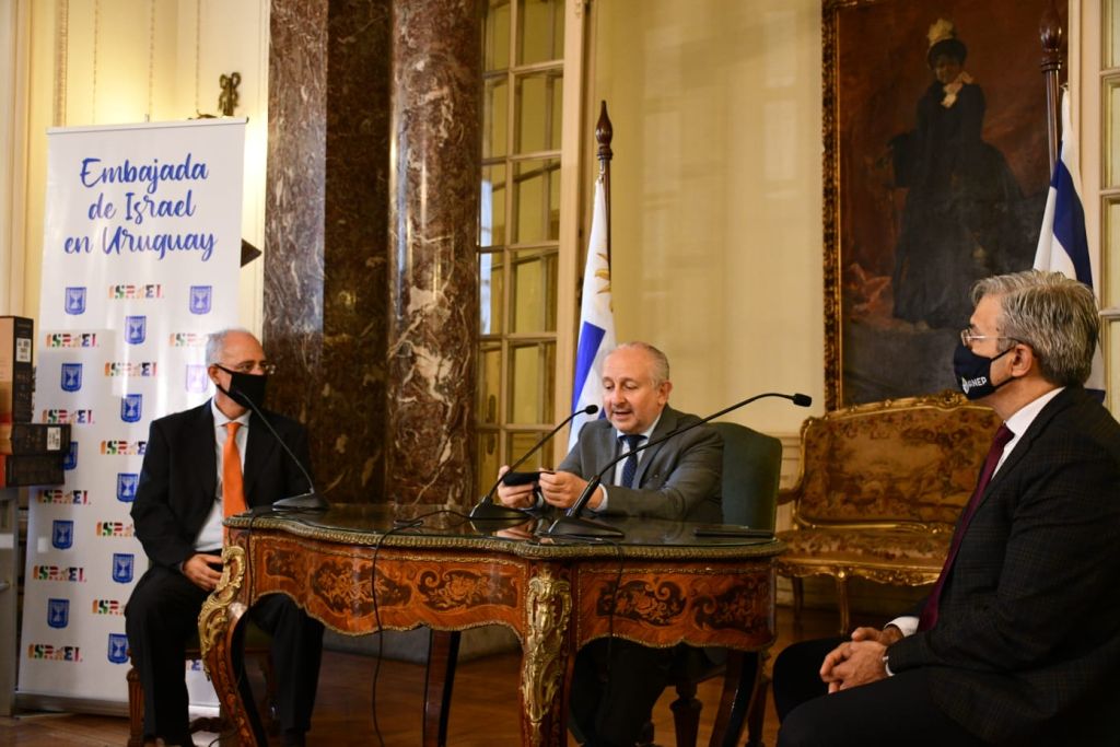 El Embajador de Israel Yoed Magen, el Ministro de Educación y Cultura Pablo da Silveira y el Director de ANEP Robert Silveira