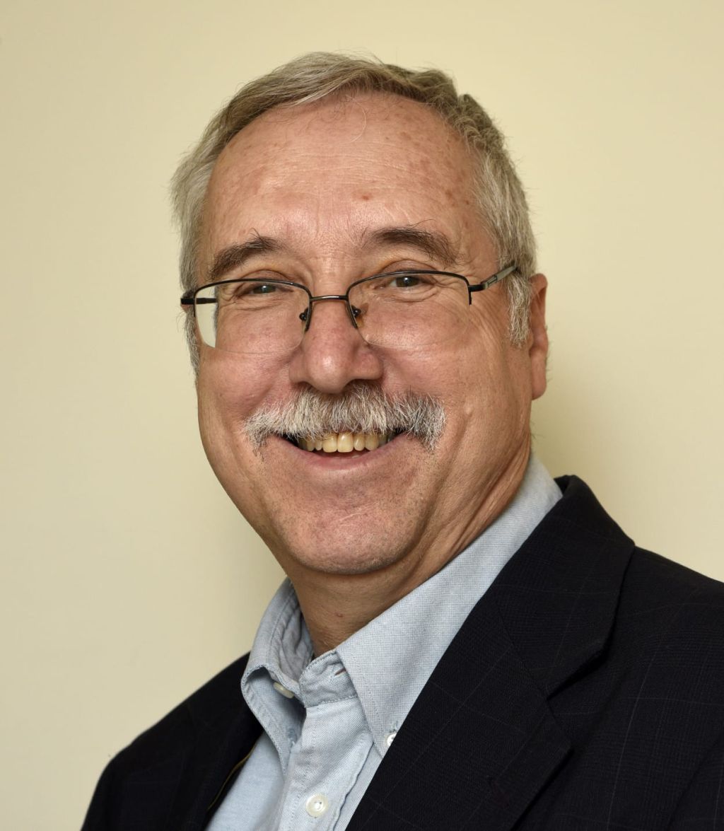 Profesor Emérito Gerald Steinberg