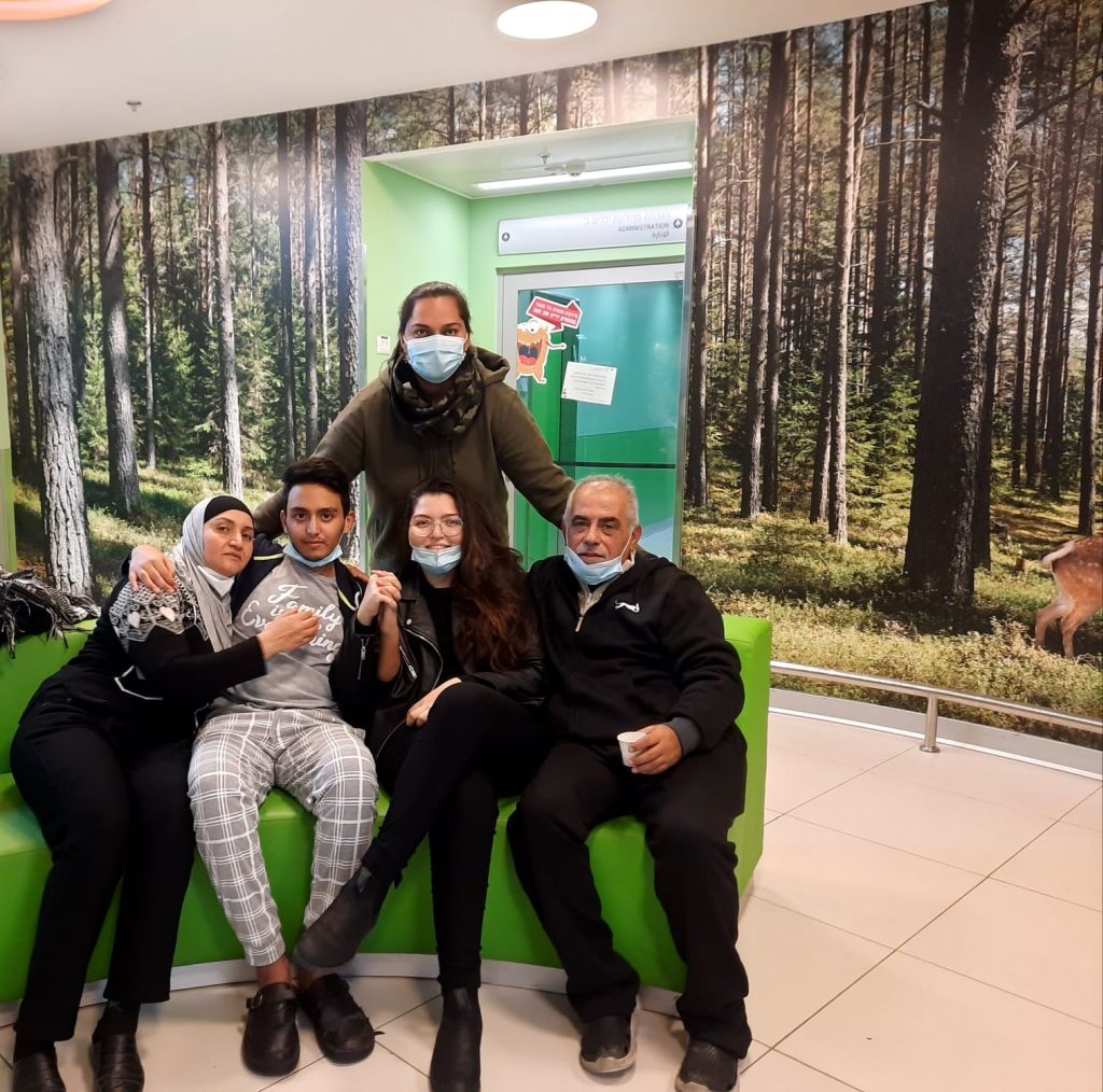 Yazen con su familia (Foto: Rula Muhamad)