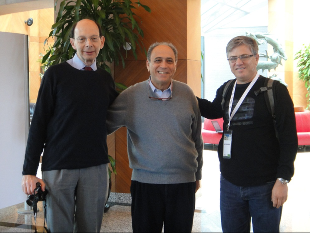 En Antalya, cuando el Profesor Henry Cohen asumió como Presidente de la Organización Mundial de Gastroenterología, con dos colegas. A su derecha, el israelí Nadir Arber y a su izquierda, el sudafricano Bernard Levin que fue quien los presentó