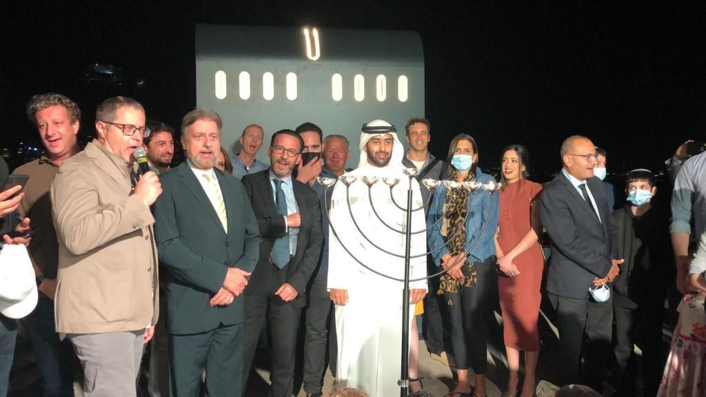 Celebrando Janucá en los Emiratos