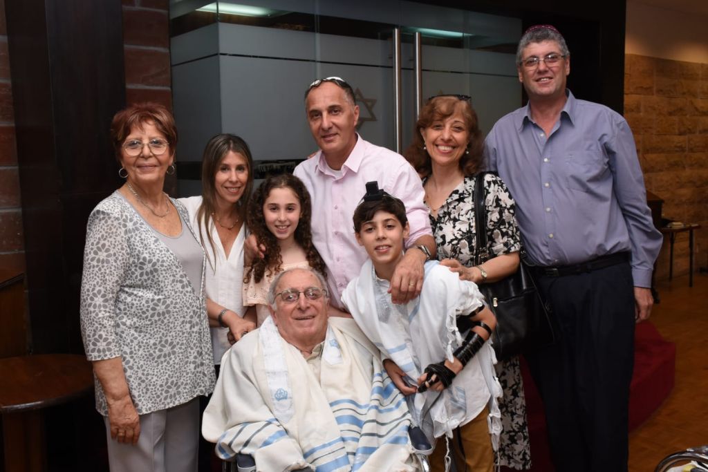 En la Bar Mitzvá de su nieto Ianai, Nelson y su esposa con su hijo Samy y su esposa Stafi, sus hijos Guili y Ianai y su hermana Miriam y su esposo Ernesto