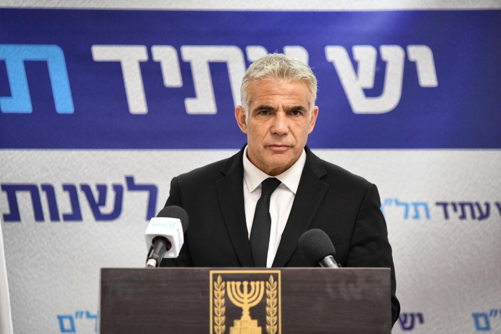 Yair Lapid en declaraciones a la prensa durante la campaña electoral anterior