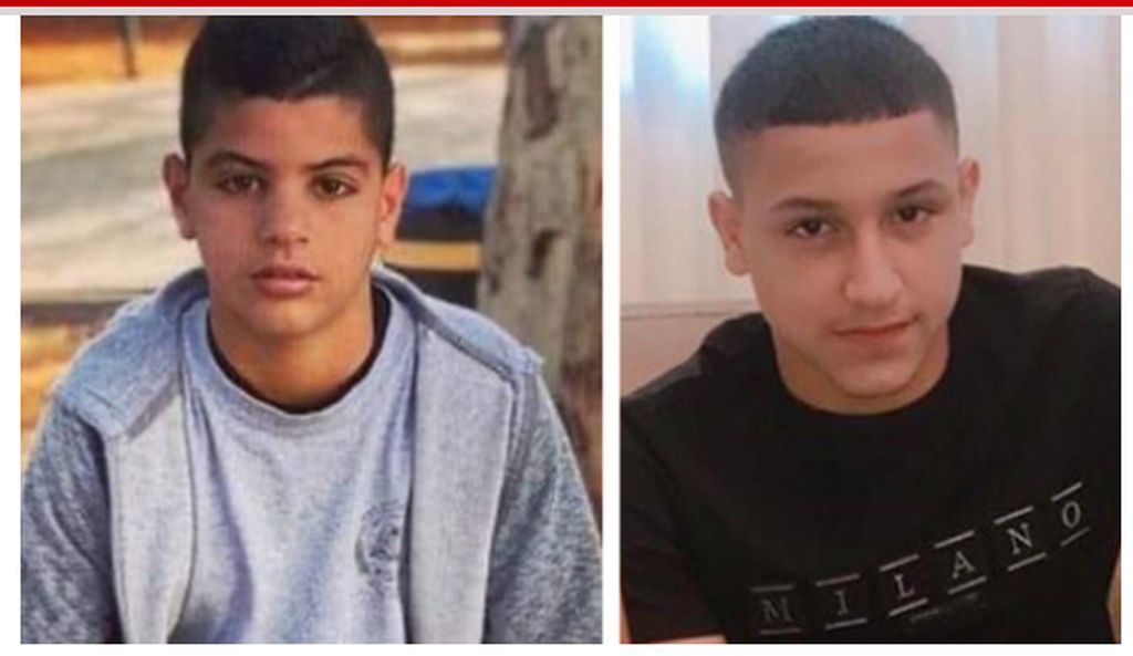 Muhamad Ades(15), a la derecha en esta imagen, fue baleado mortalmente frente a su casa, en unם de los recientes incidentes de violencia interna en Jaljulia. Su amigo, de 12 años, resultó gravemente herido.