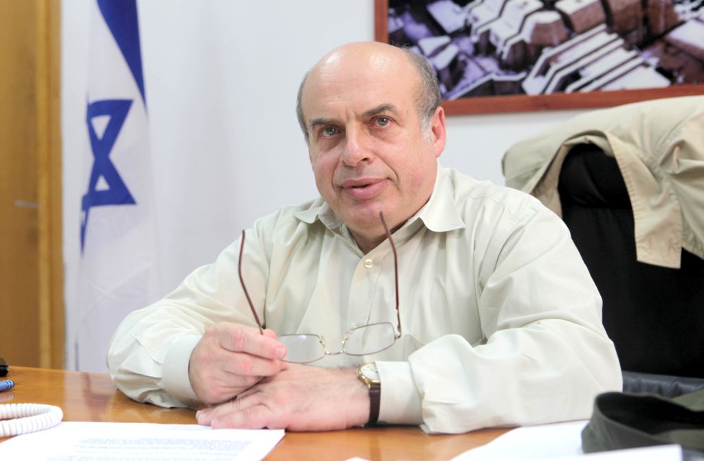 Natan Sharansky en su oficina en la Agencia Judia (Foto: Ariel Jerozolimski)