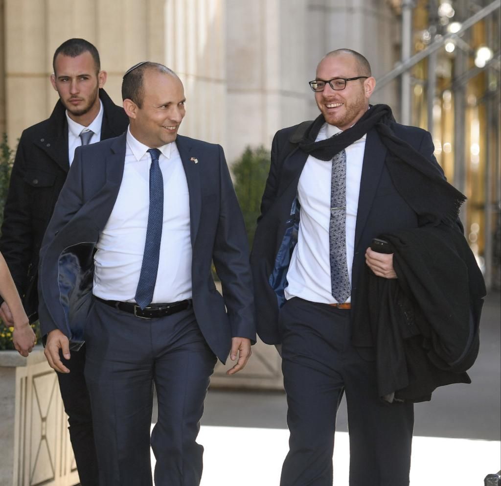 Naftali Bennet junto a Jason Perlman (Foto: Shahar Azran)