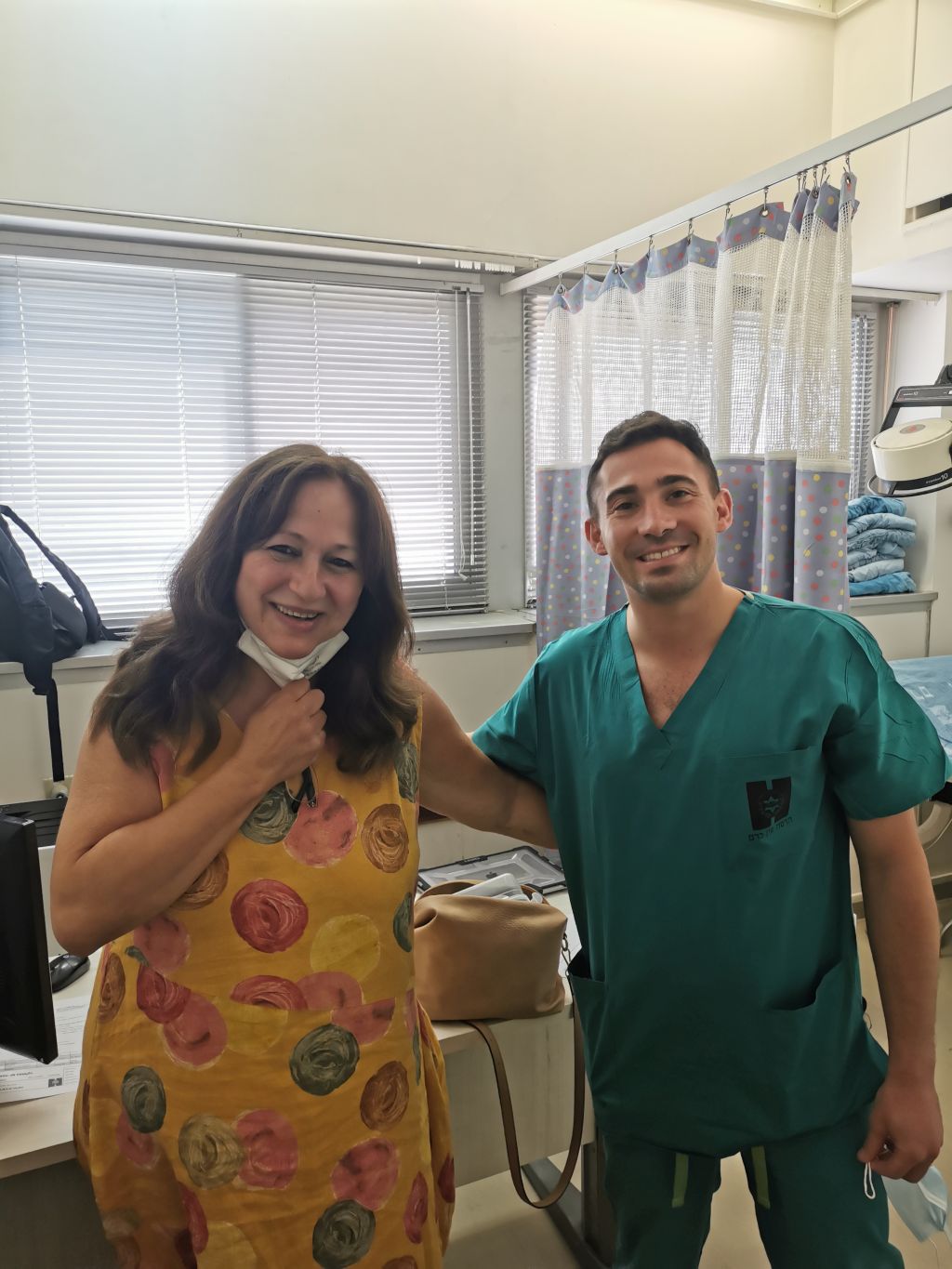 Con el Dr. Max Sirota, dos días después de dada de alta, en el control. Una alegría que haya sido él quien me recibió en la clínica.