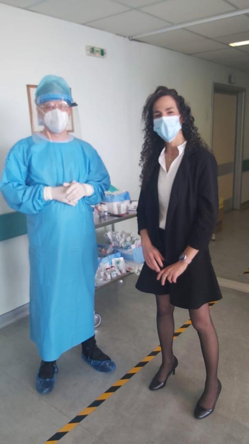 El Profesor Arber y la Dra. Shapiro en un hospital en Grecia