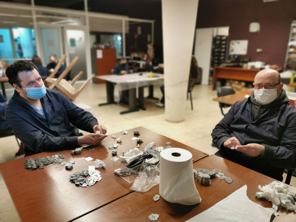 En el taller Avodatí, preparando regalos para Rosh Hashana