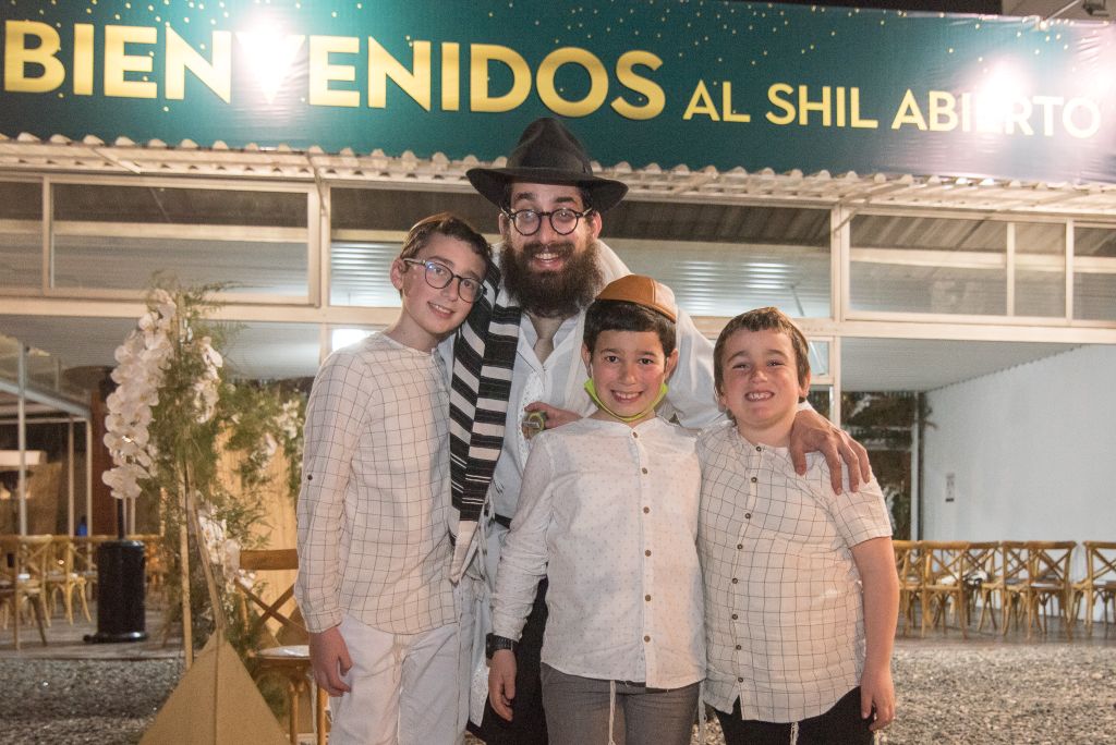 Mendy y tres de sus hijos