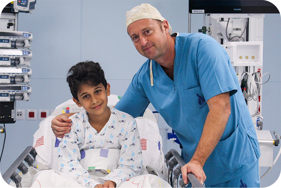 Mazen de Gaza y el Dr. Sagy Assa que le hizo el cateterismo