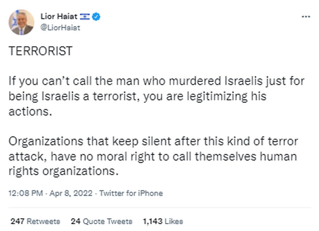 “Si no pueden llamar de terrorista al hombre que asesinó israelíes simplemente por ser israelíes, ustedes están dando legitimidad a sus acciones “, recalca Haiat. “Organizaciones que se mantienen en silencio luego de este tipo de ataque terrorista, no tienen derecho moral de presentarse como organizaciones por los Derechos Humanos”.