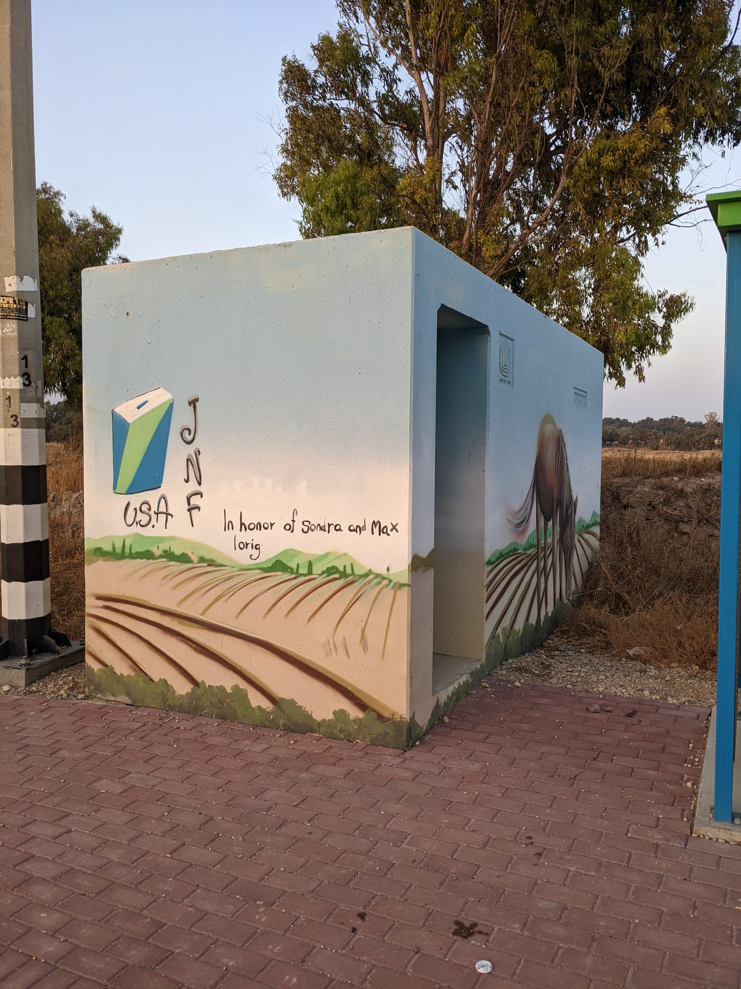 Gran parte de estas estructuras protectoras, fueron instaladas en la zona por el Keren Keyemet Leisrael