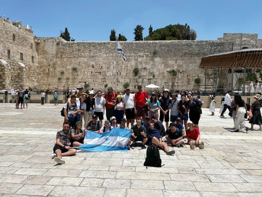 Junto al Muro de los Lamentos en Jerusalem