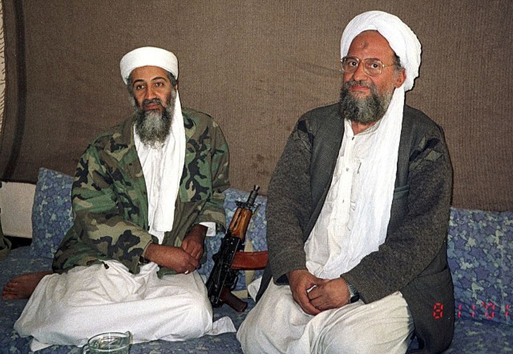 Ayman al-Zawahiri y Osama Bin Laden en noviembre del 2001 en Afganistán (Foto: Wikimedia commons)