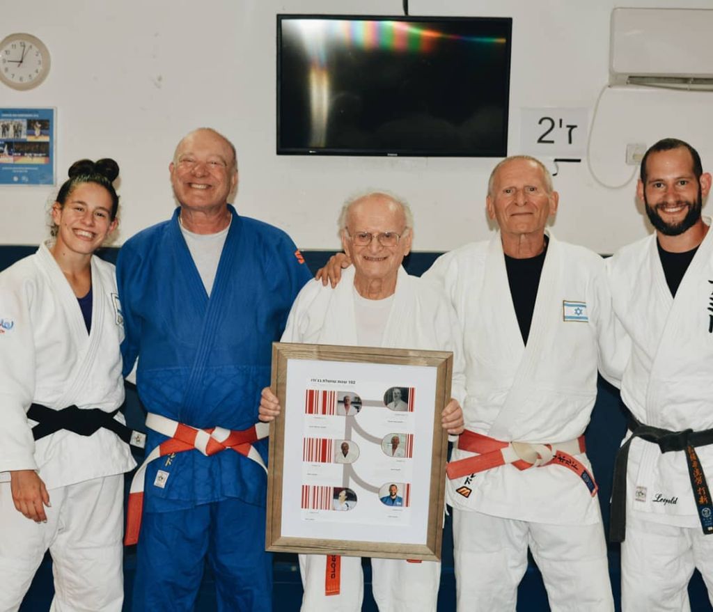 Judokas profesionales en la familia Leopold. De izquierda a derecha: la nieta Mia y su papá Gabi, Werner. su hijo Dani y su nieto Amit (hijo de Gabi)