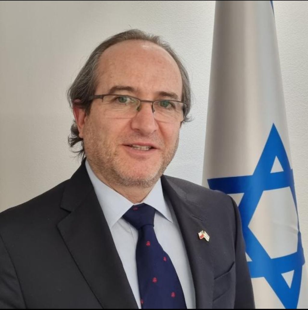 El Embajador israelí en Santiago. Gil Artzyeli