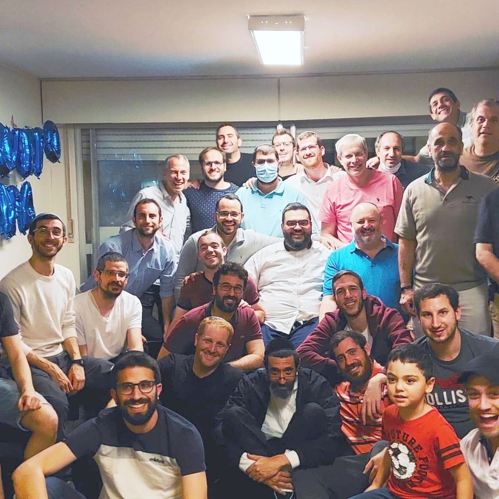 Con amigos, en ocasión de un cumpleaños de Moshe
