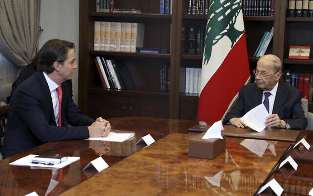 El Presidente de Líbano Michel Aoun y el mediador norteamericano Amos Hochstein en el palacio presidencial en Beirut el 9 de setiembre último (Foto: Dalati and Nohra, Fotografía oficial del gobierno libanés, via AP)