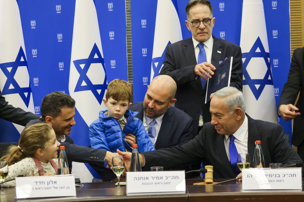 En familia . La pareja de Ohana recibe un saludo de parte de Netanyahu