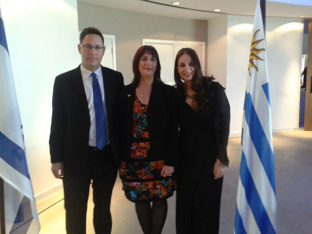 Ron y su esposa Yifat, con Silvia