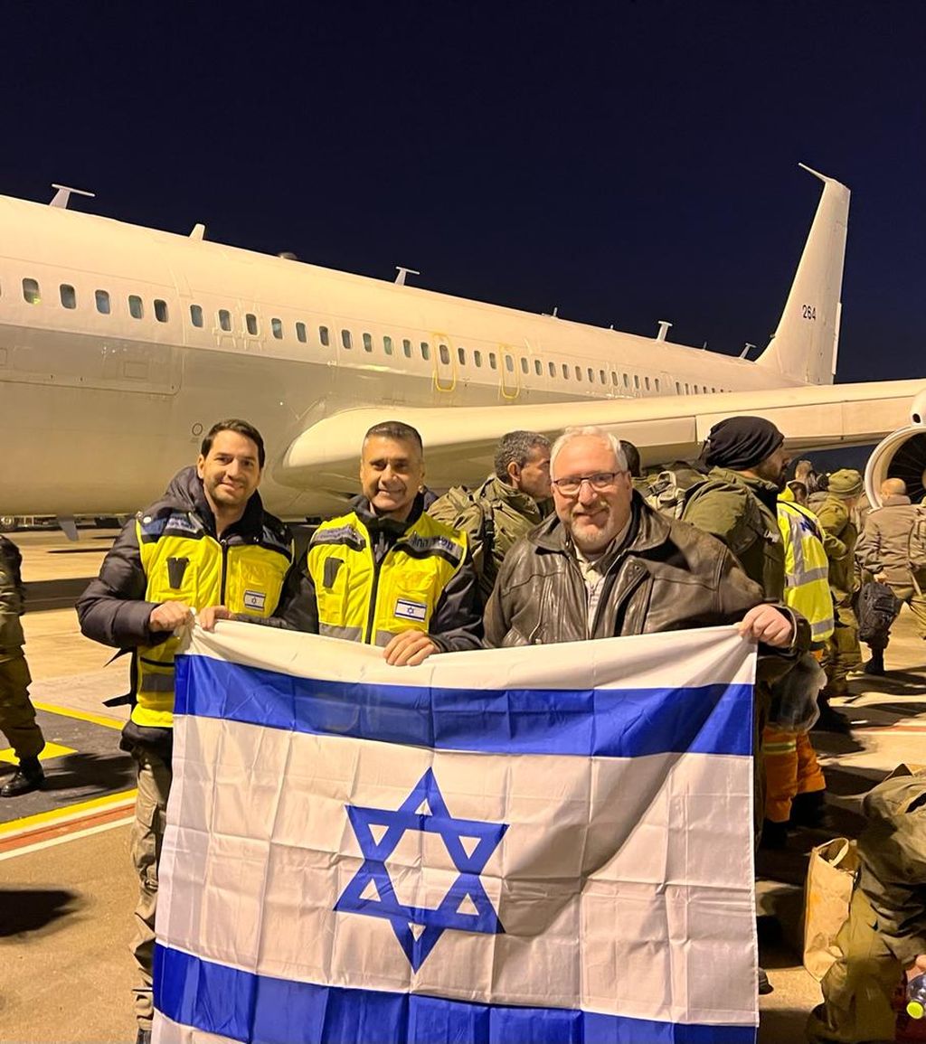 Representantes de la cancillería israelí, en la delegación. En el medio, el aquí citado David Saranga que encabeza el equipo del ministerio.