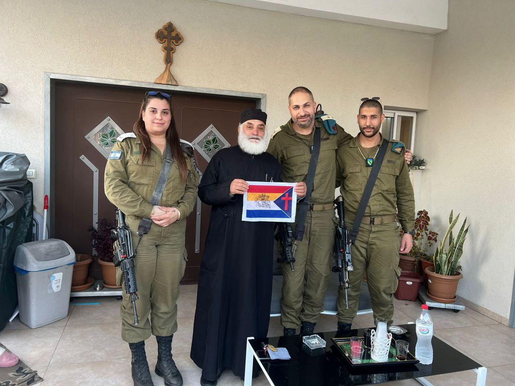 Jennifer Samer Jozen, el sacerdote Yaaqub Abu Akel, Ihab Shlayan y Stefan Sayegh