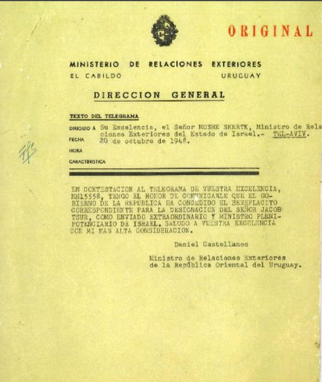 El Canciller de Uruguay Daniel Castellanos notificó a Israel que se había aceptado la designación de Yaakov Tsur como Embajador de Israel en Uruguay