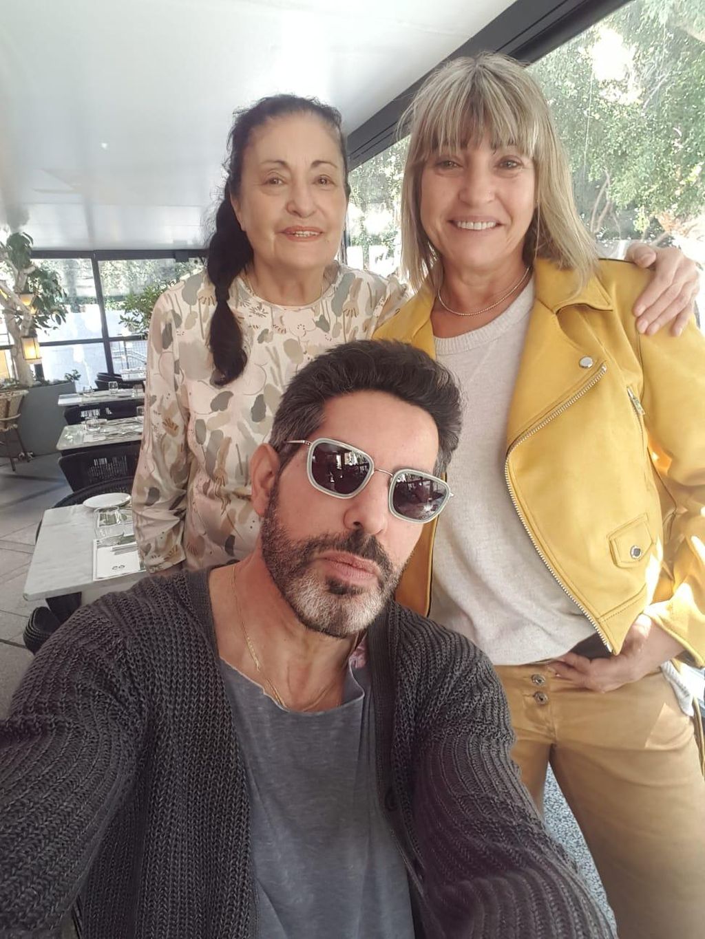 Uri Rawitz con su mamá y su hermana, antes del secuestro