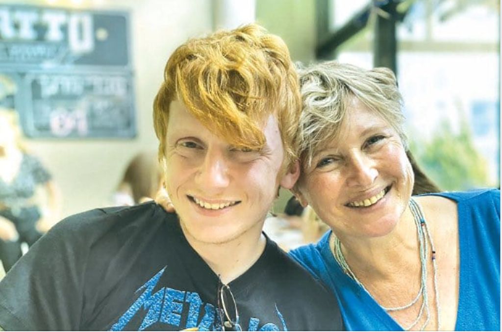 Yotam Haim con su mamá, Iris