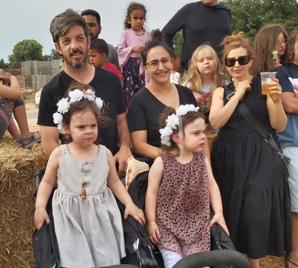 La familia Cuño-Aloni antes del secuestro. La niña rubia es Emillia Aloni