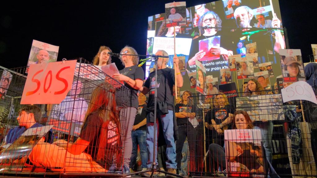 Aviva, en el tradicional acto semanal en la Plaza de los Secuestrados