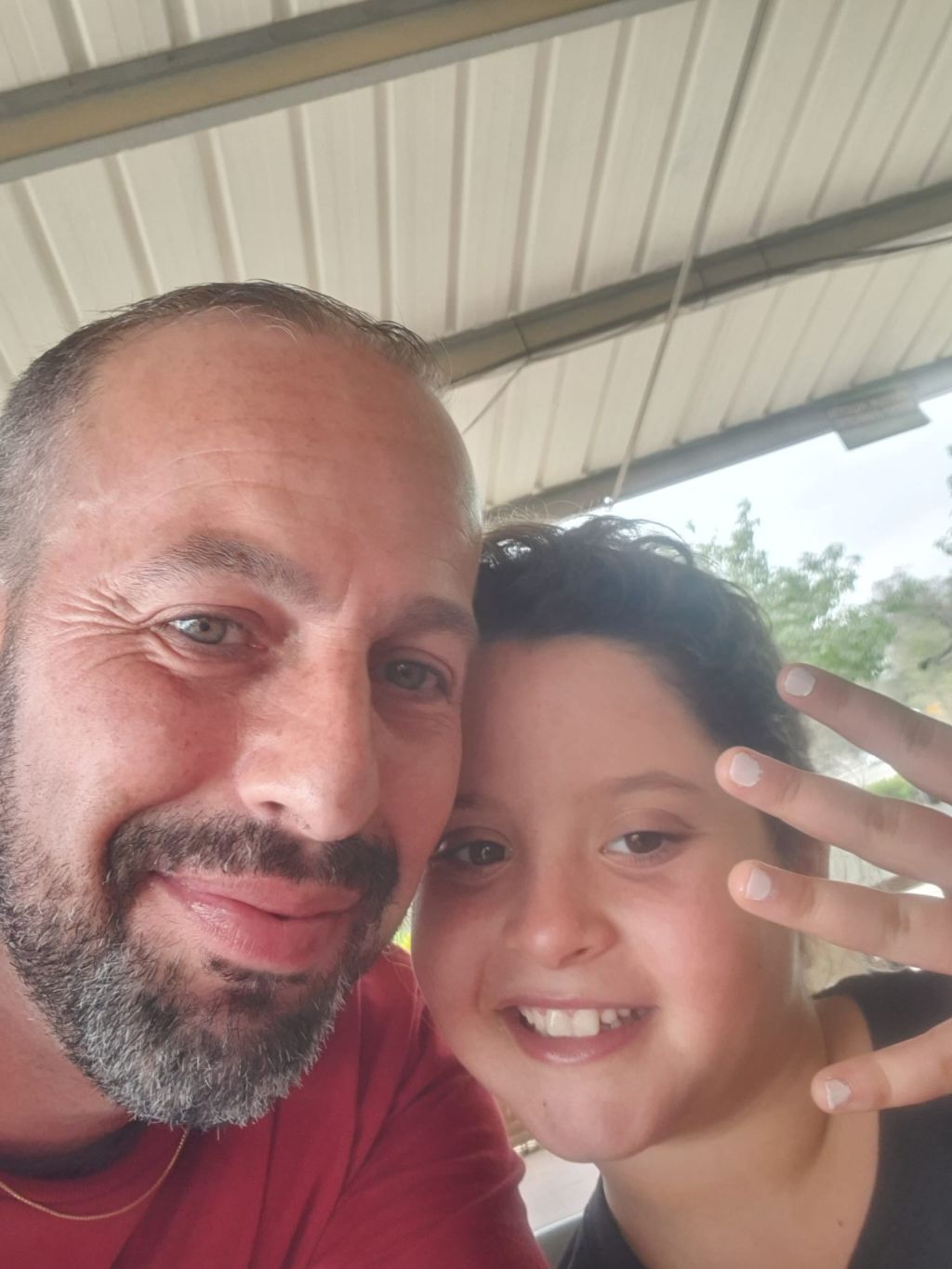David con su hija Liel, una de los diez niños asesinados en Beeri
