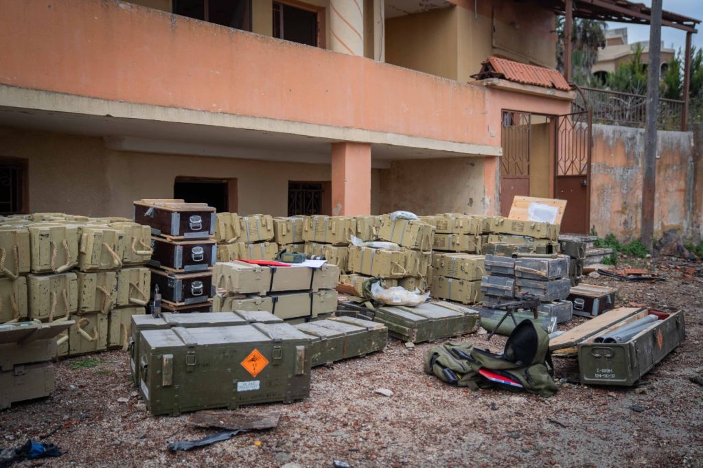 Hallazgos continuos de enormes cantidades de armas