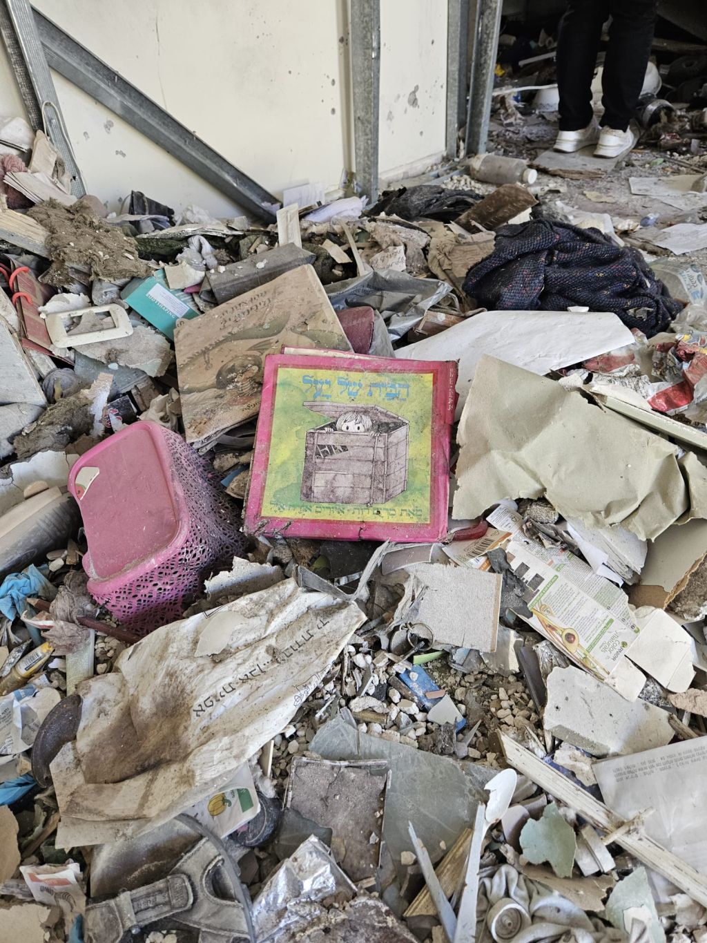 Esta imagen fue tomada en la casa de Maayan y Yuval Bar, asesinados en Beeri el 7 de octubre