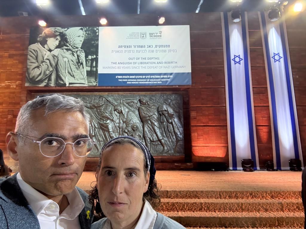 Enrique y su esposa en Yad Vashem, momentos de emoción