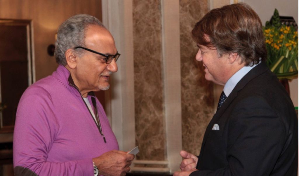 Henrique, años atrás, con el Príncipe Turki el-Faisal, que fue durante 20 años jefe de la Inteligencia saudí