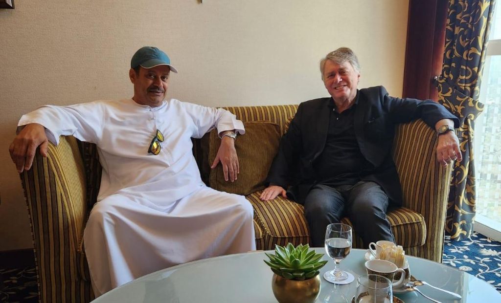 Con Abdel Aziz bin Hamis, un periodista saudí muy próximo a la casa real saudí