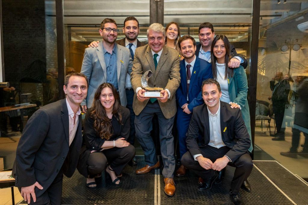 Arriba: Daniel Machado, Javier Galperín, el Dr. Abdala, Alexia Gerstein, Martín Glass, Osvaldo Haber, Karina Sapolinski. Abajo: Ylan Archimowicz, Melanie Gandelman y Brian Jaffe. (Foto: Tamara Rausky)