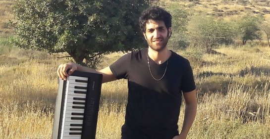 El músico israelí Yoel Shemesh, en su segunda casa, Uruguay