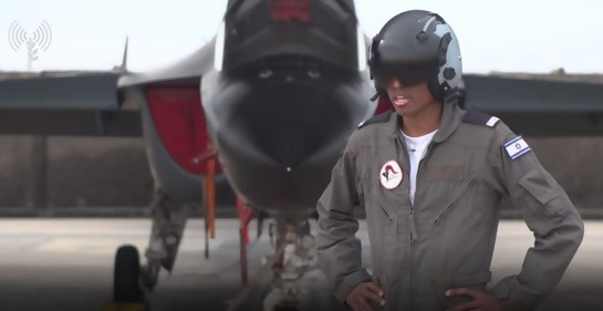 “Esto es un gran privilegio”-dice el primer piloto israelí de la comunidad etíope