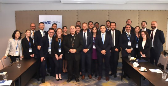 El grupo de jóvenes judíos de distintas partes de Latinoamérica, reunidos en Montevideo, aquí con el Cardenal Daniel Sturla